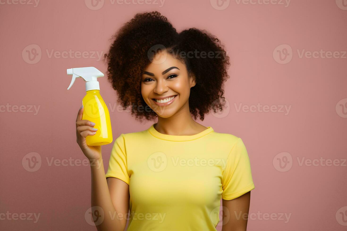 uma mulher segurando uma limpador spray garrafa. ai gerado foto