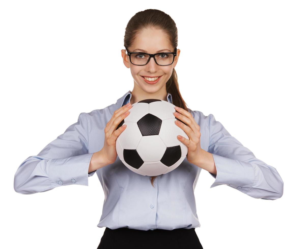 linda garota com bola de futebol foto