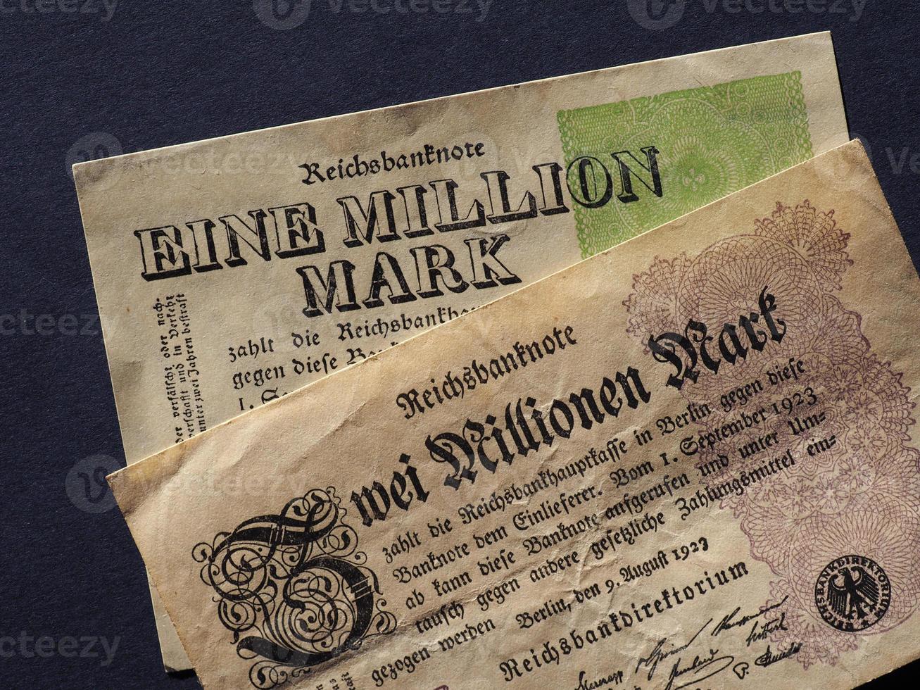 eine und zwei million mark um e dois milhões mark notes foto