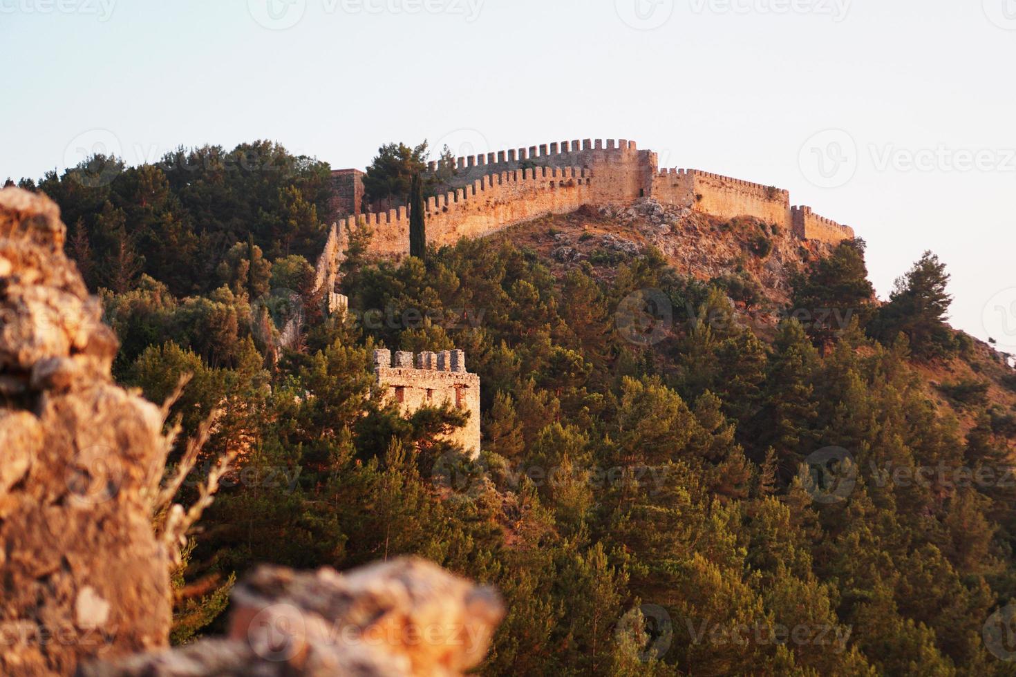 castelo de alanya com vista para a cidade foto