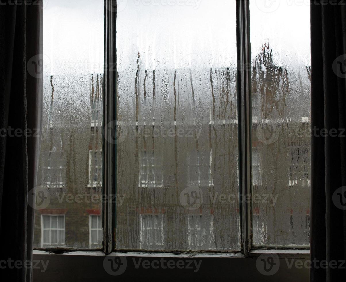 janela de dia chuvoso foto
