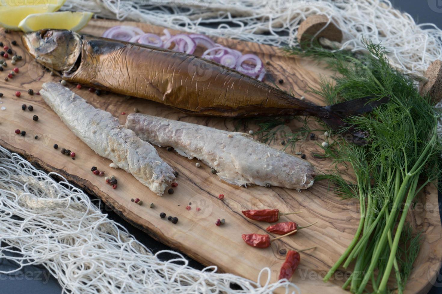 peixes defumados diferentes canapés foto