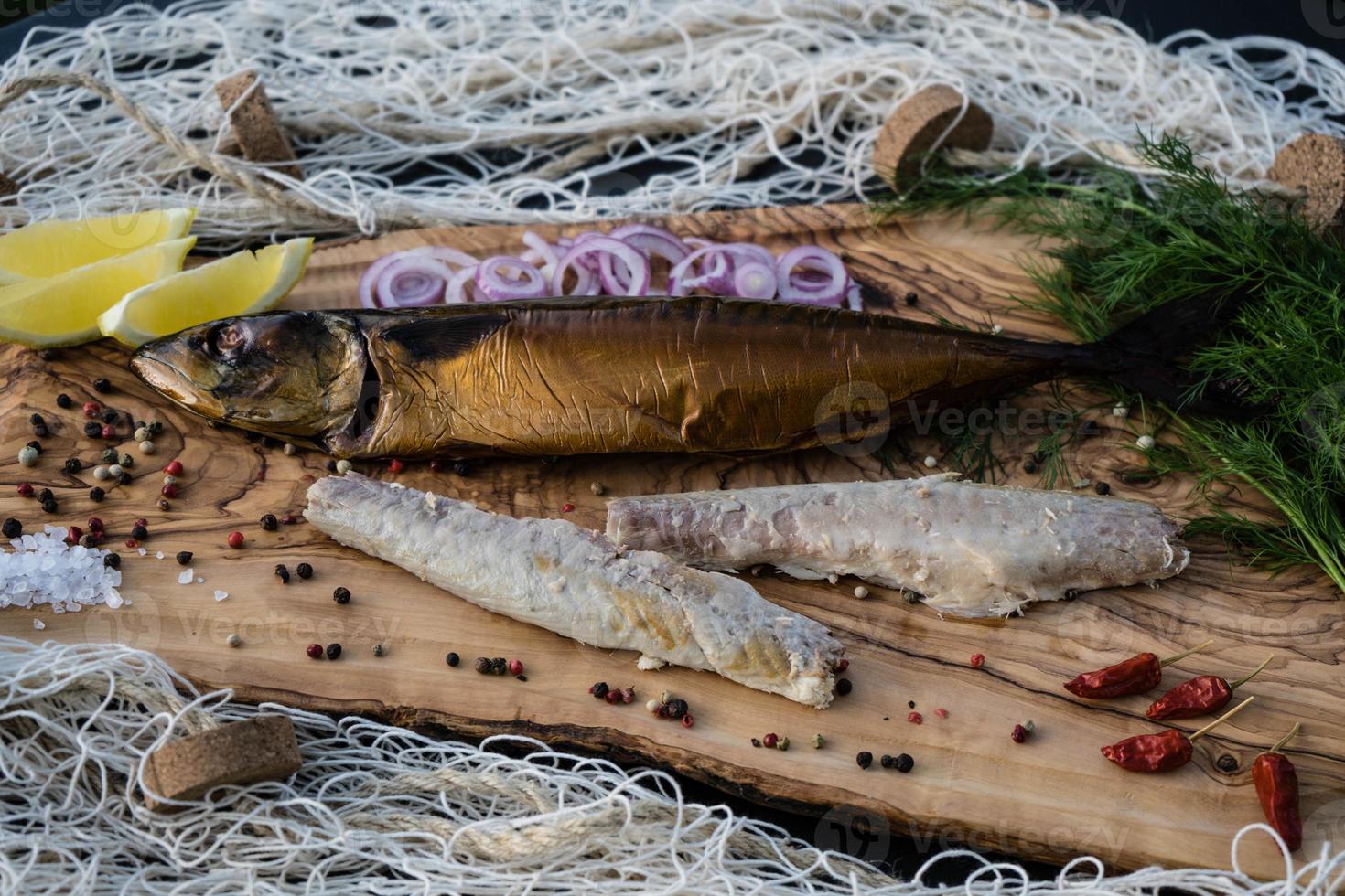 peixes defumados diferentes canapés foto