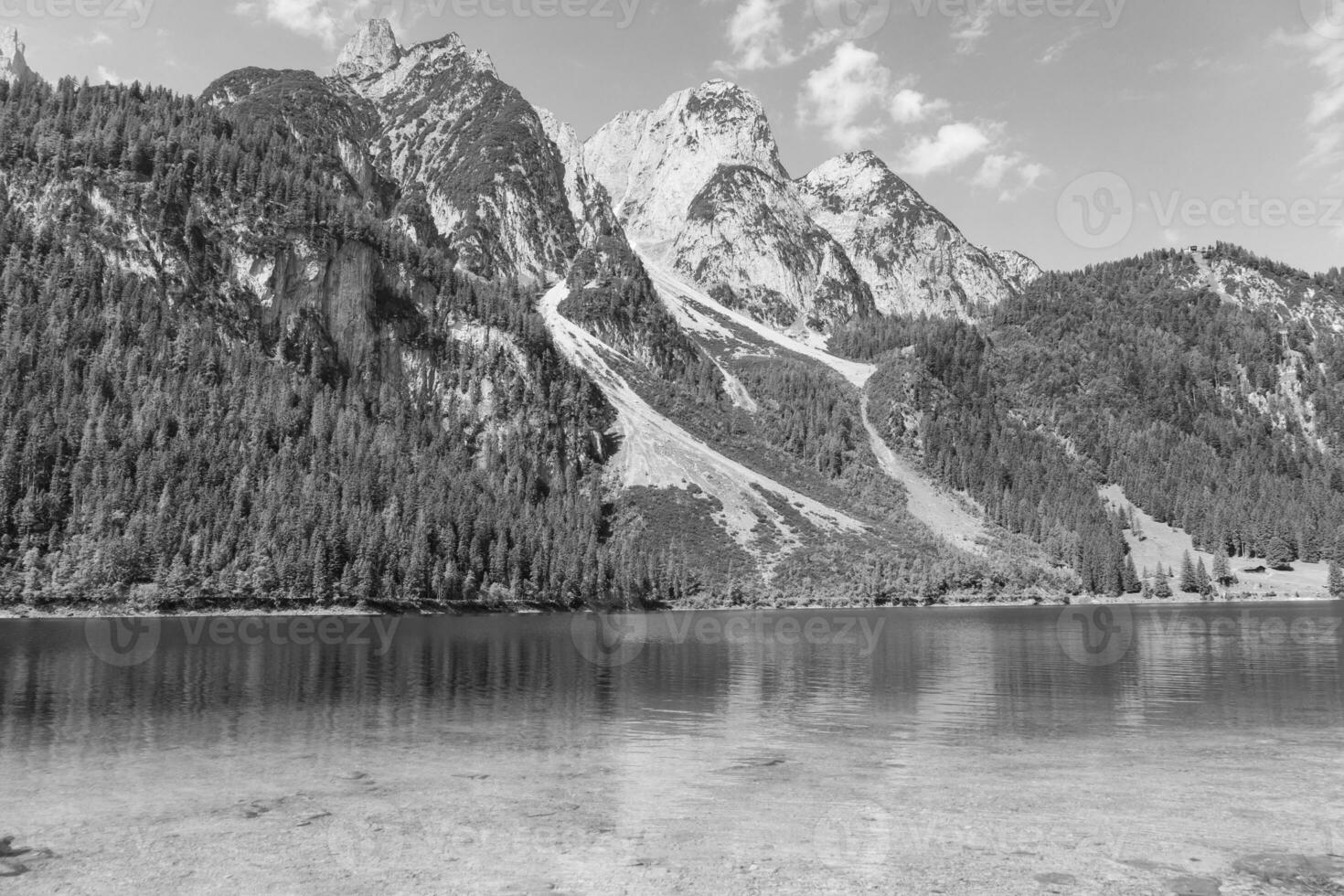 caminhada perto gosau dentro Áustria foto