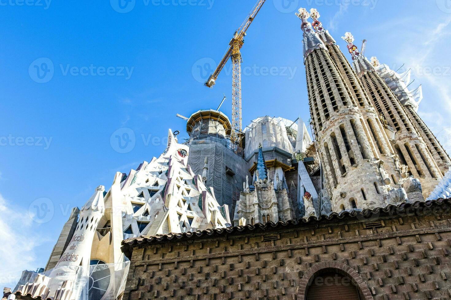 exterior do a sagrada familia basílica dentro barcelona, catalunha, Espanha foto