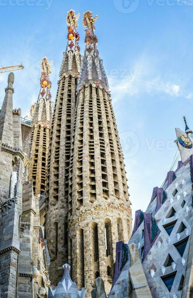 exterior do a sagrada familia basílica dentro barcelona, catalunha, Espanha foto