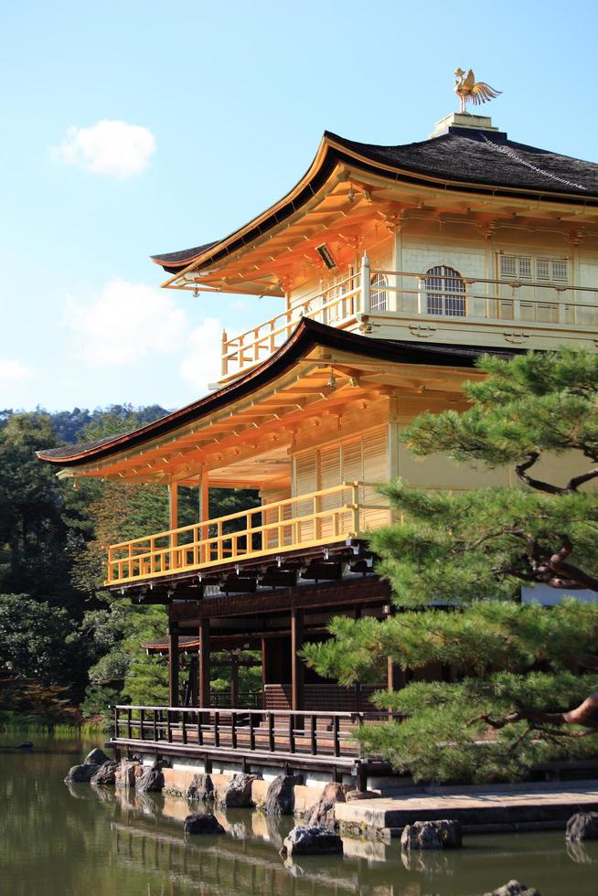 Templo Kinkakuji - Pavilhão Dourado em Kyoto Japão foto