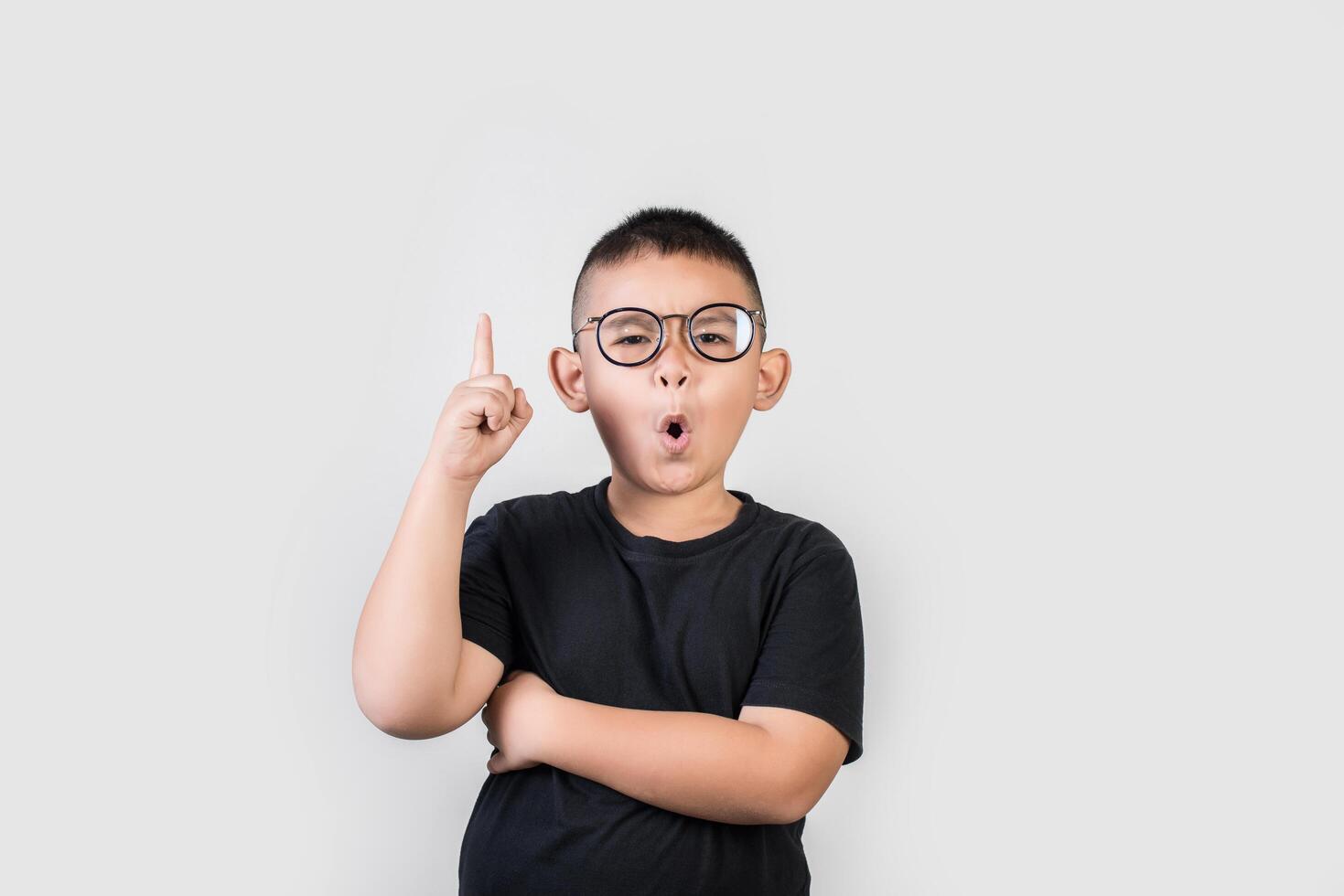 foto de estúdio de menino retrato engraçado