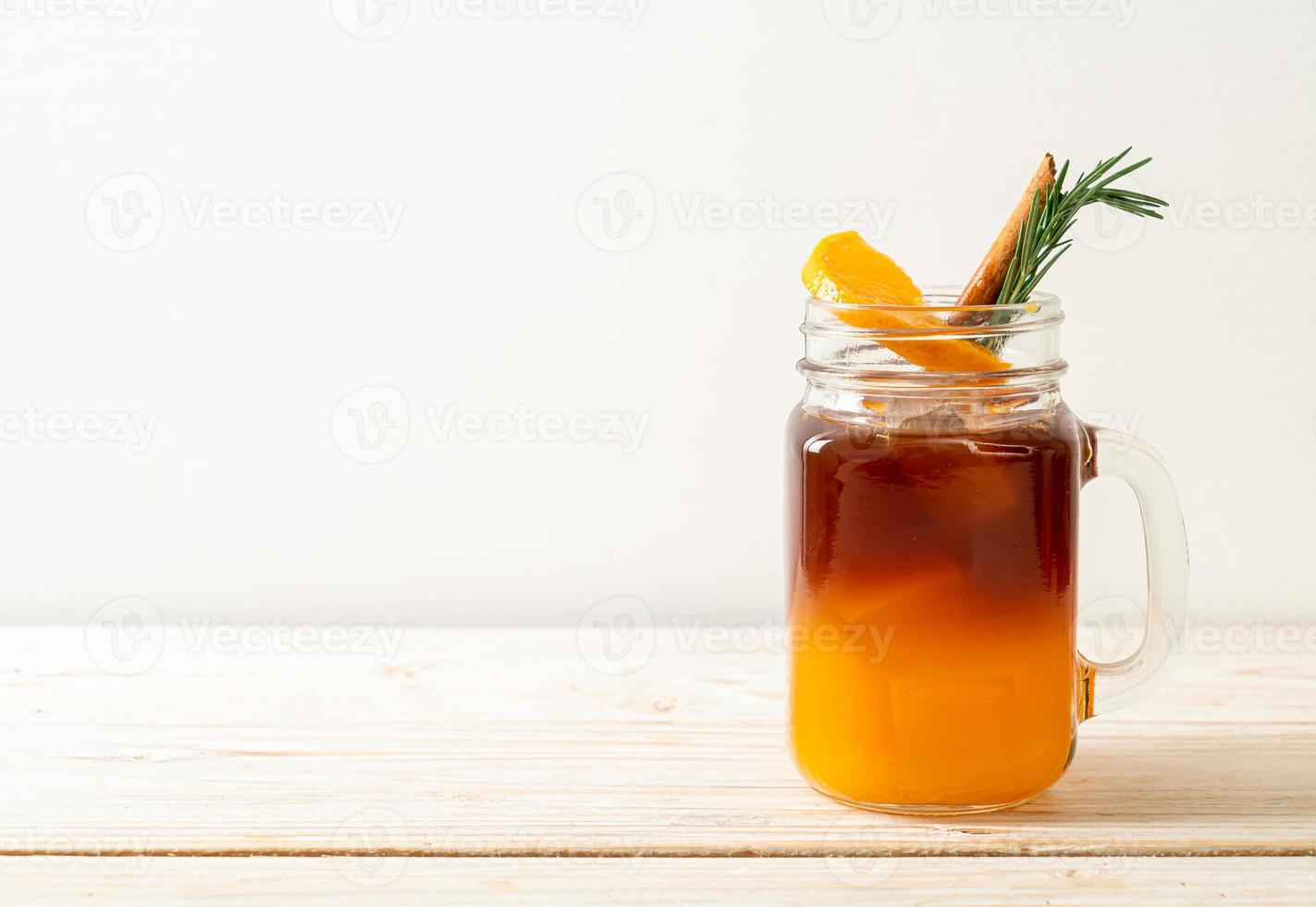 café preto com suco de laranja e limão foto