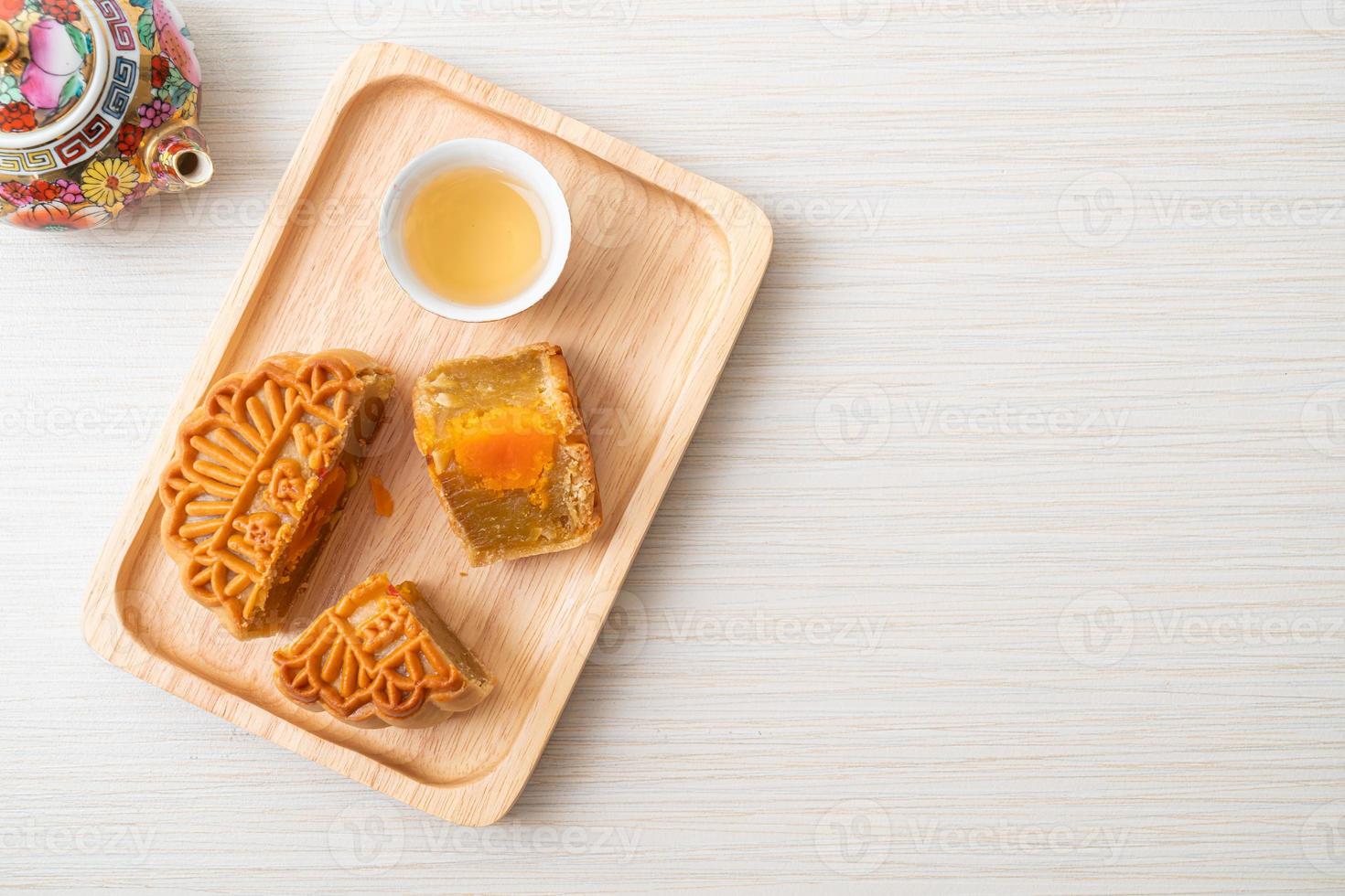 bolo chinês da lua com sabor durian e gema de ovo foto