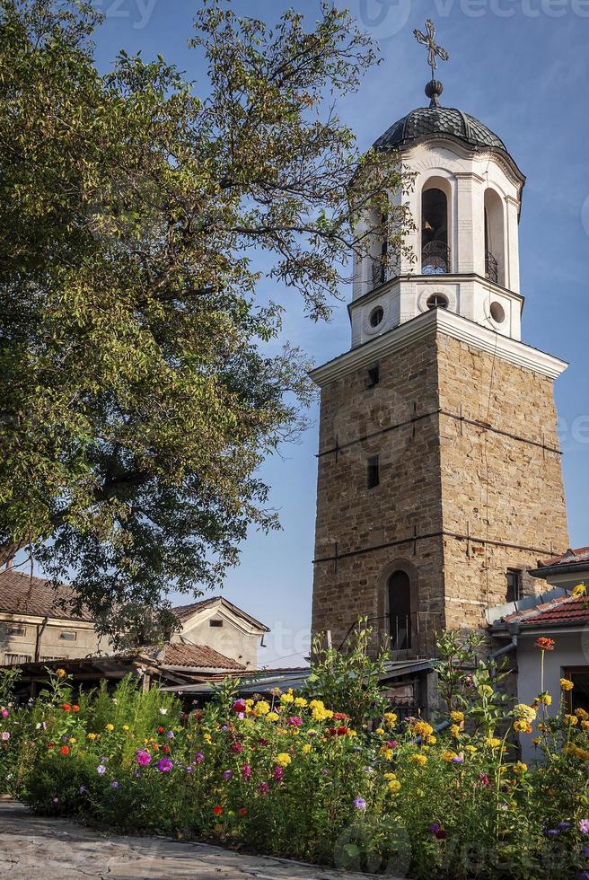 exterior de pequena igreja ortodoxa em veliko tarnovo, cidade velha da Bulgária foto