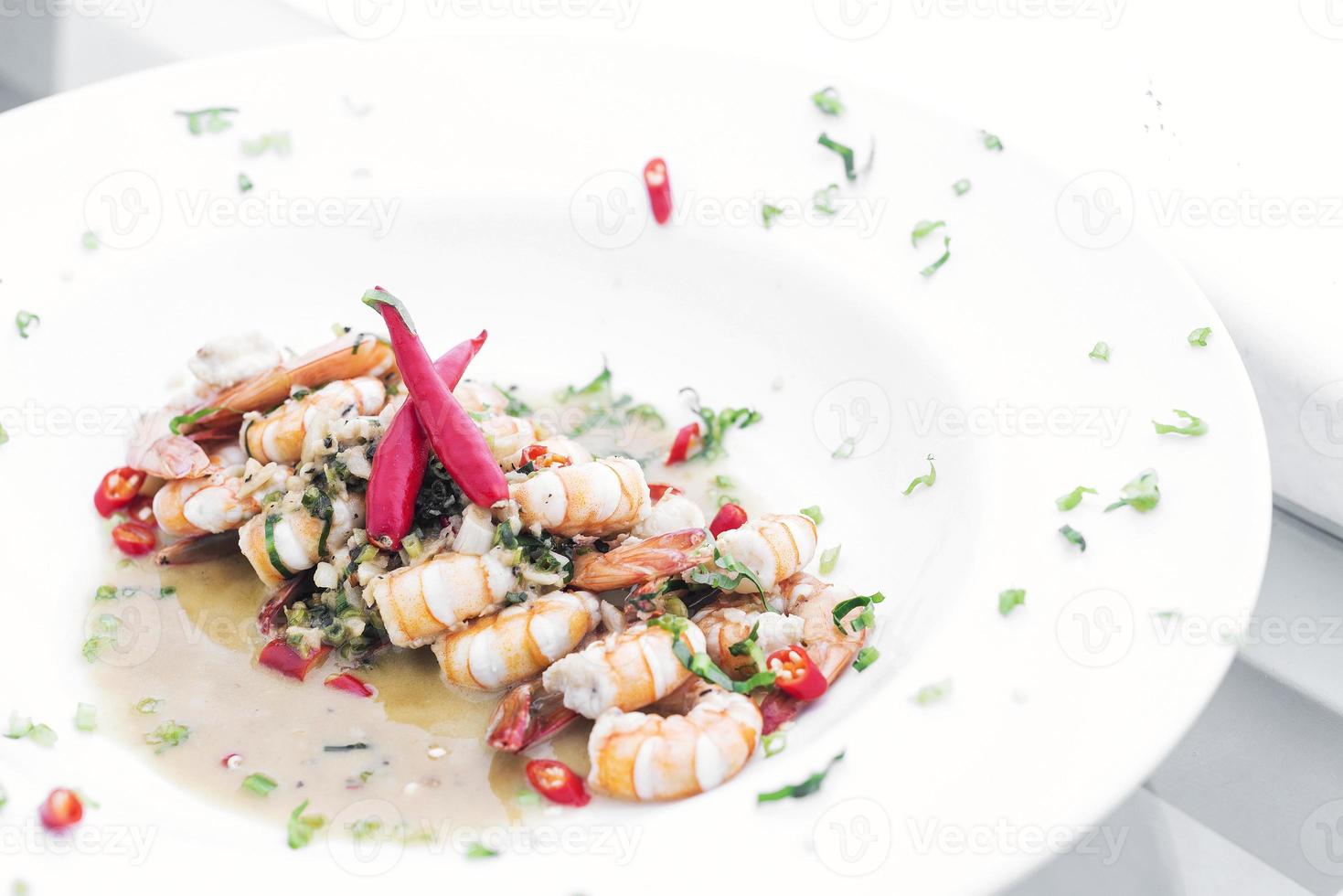 alho picante e camarão vinho fusão moderna refeição culinária gourmet foto