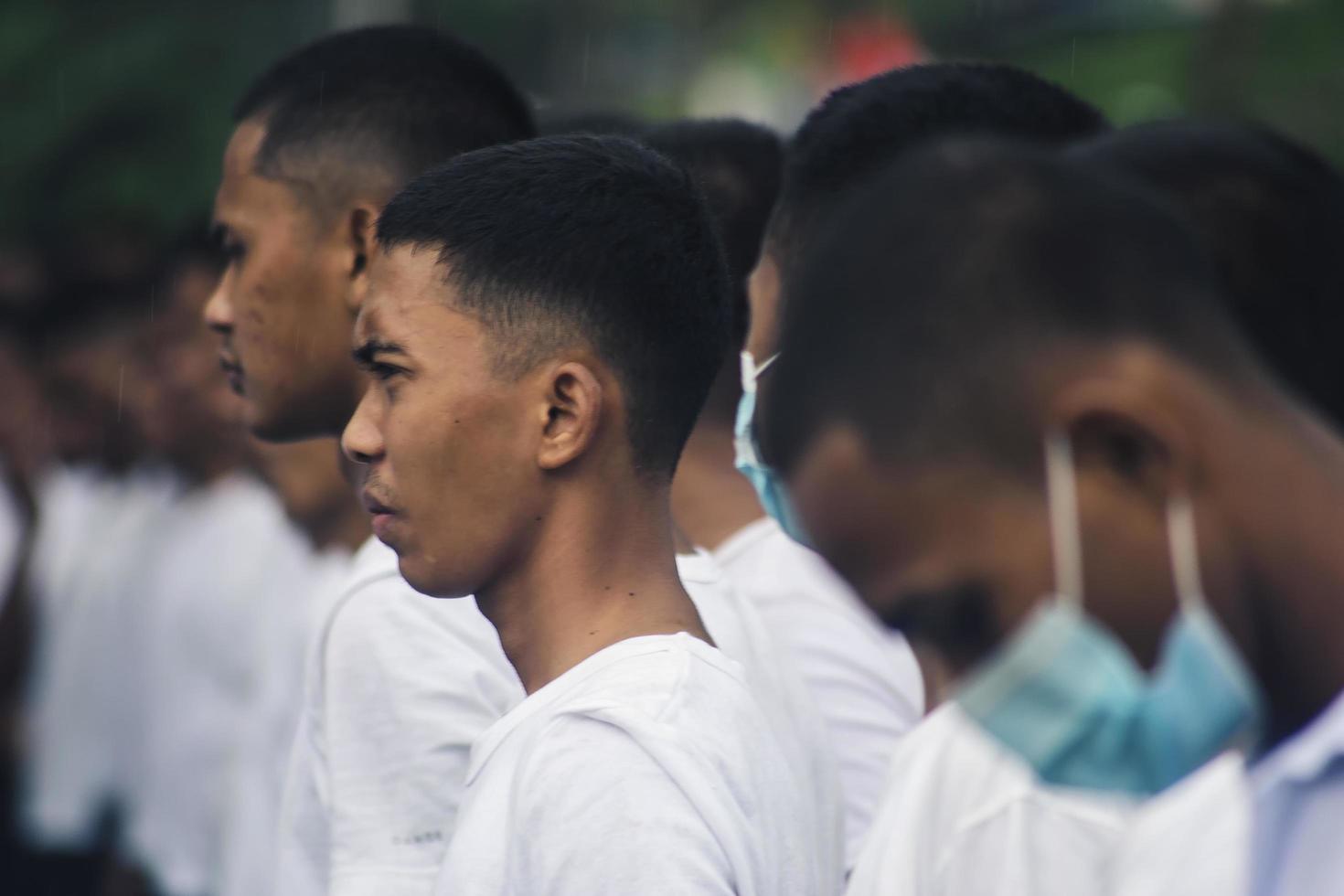 Sorong, Papua Ocidental, Indonésia 2021 - candidatos não comissionados da polícia indonésia foto