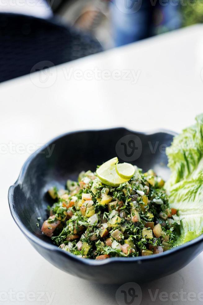 tabouleh tradicional libanesa saladeira fresca do Oriente Médio meze starter mezze foto