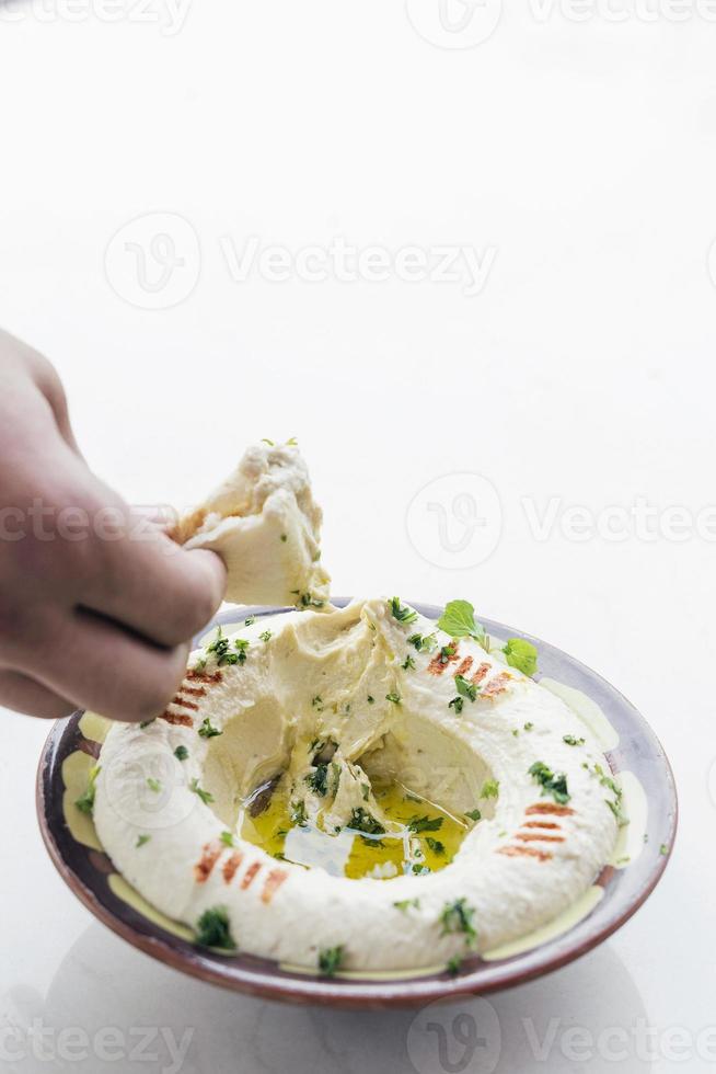 Molho de grão de bico meze mezze do Oriente Médio, conjunto de aperitivos iniciais foto