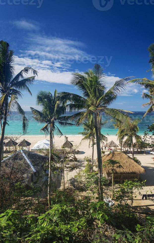 bar de praia tropical exótico de puka em boracay nas filipinas foto