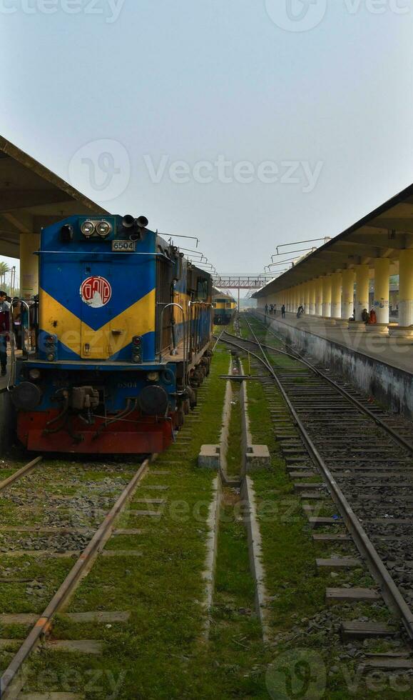 local trem esperar para a passageiro dentro a inverno manhã. 3d obra de arte foto