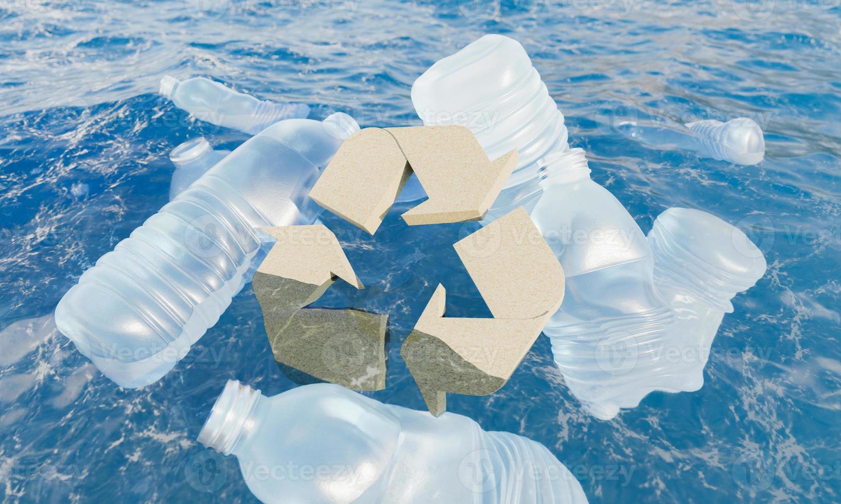 garrafas de plástico flutuando no mar com símbolo de reciclagem de cortiça foto
