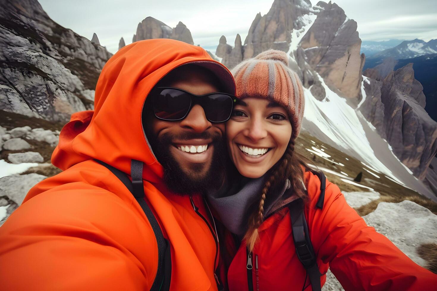 uma casal levando uma selfie em topo do uma montanha. ai generativo foto