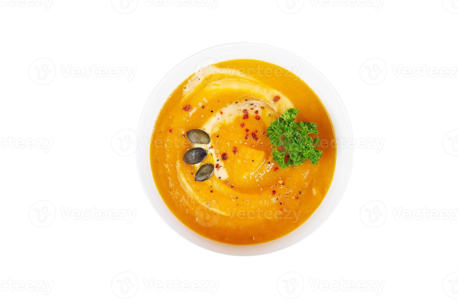 tigela de sopa de abóbora com um raminho de salsa foto