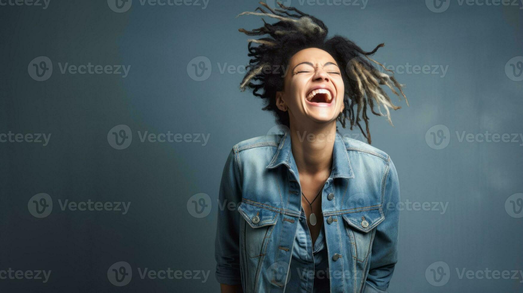 apreciar feliz africano americano menina vestindo jeans Jaqueta olhando acima sorridente alegremente contra fundo ai gerado foto