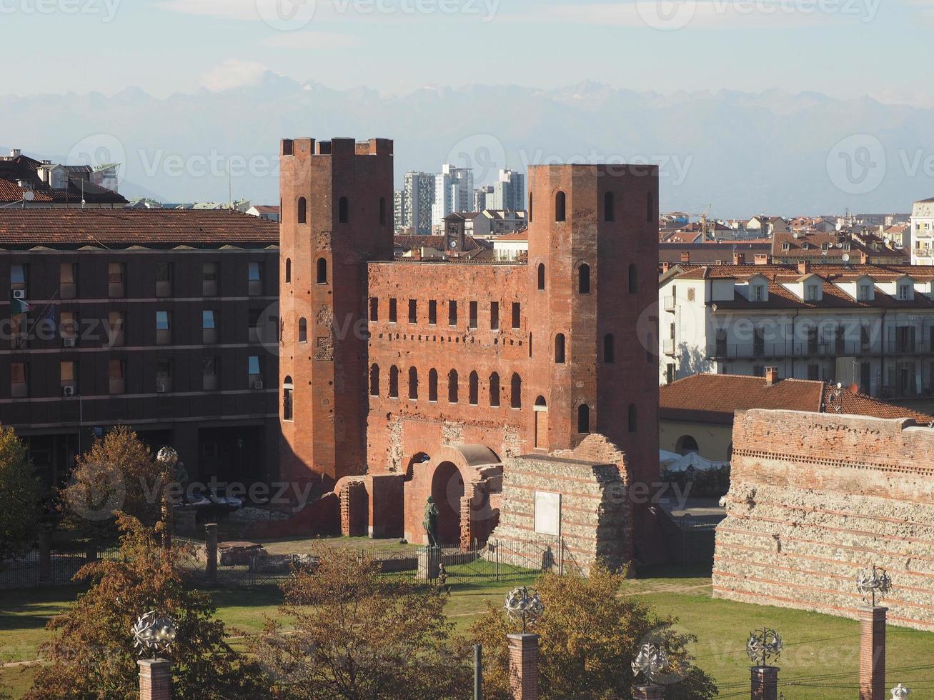 porta palatina palatine gate em turin foto