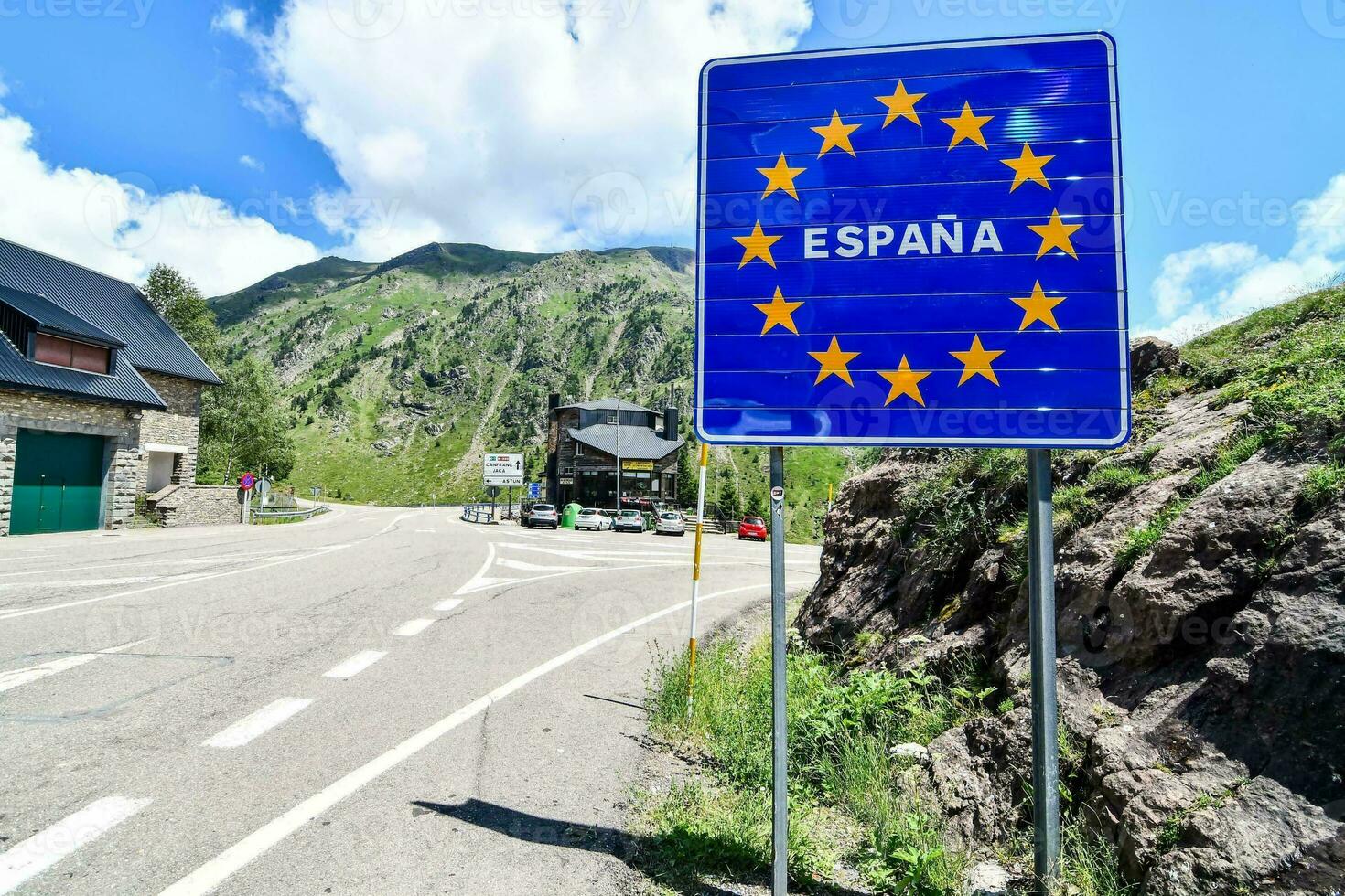 uma rua placa este diz espana foto