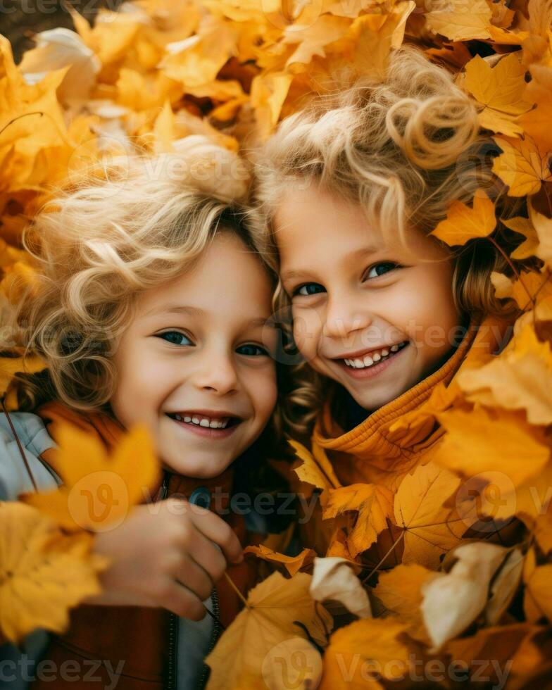 dois alegre crianças, seus rostos radiante, cercado de vibrante outono folhas, criando uma pitoresco momento do puro felicidade.. generativo ai foto