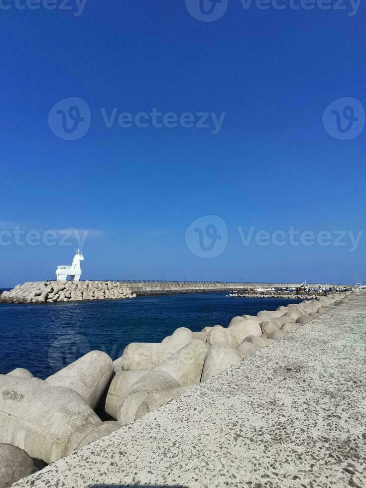 farol vermelho cavalo branco iho tewoo Jeju ilha foto