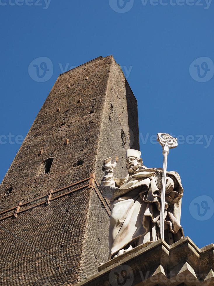 estátua de san petronio em bolonha foto