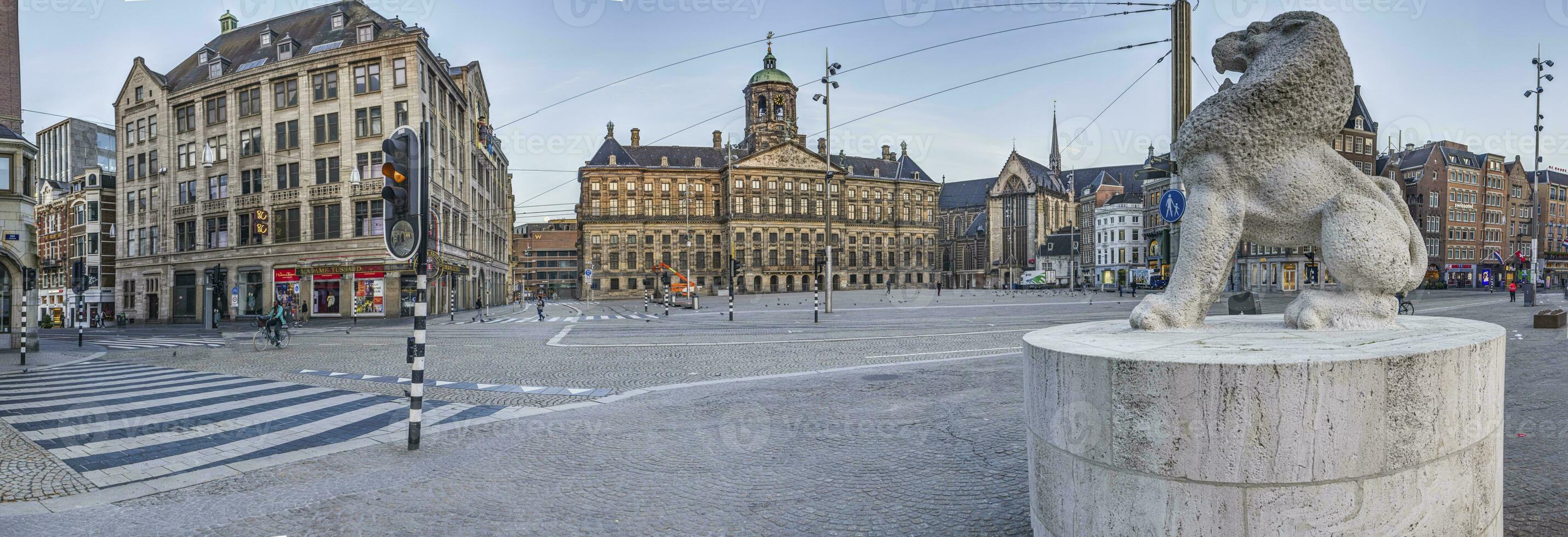 Visão do a paleis op de barragem dentro amsterdam dentro verão 2023 foto