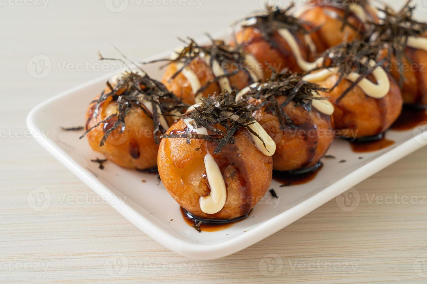 bolinhos de takoyaki ou bolinhas de polvo foto