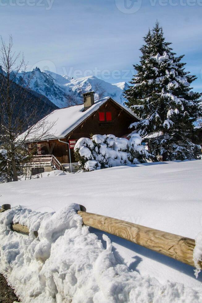 paisagem de inverno nos Alpes franceses foto