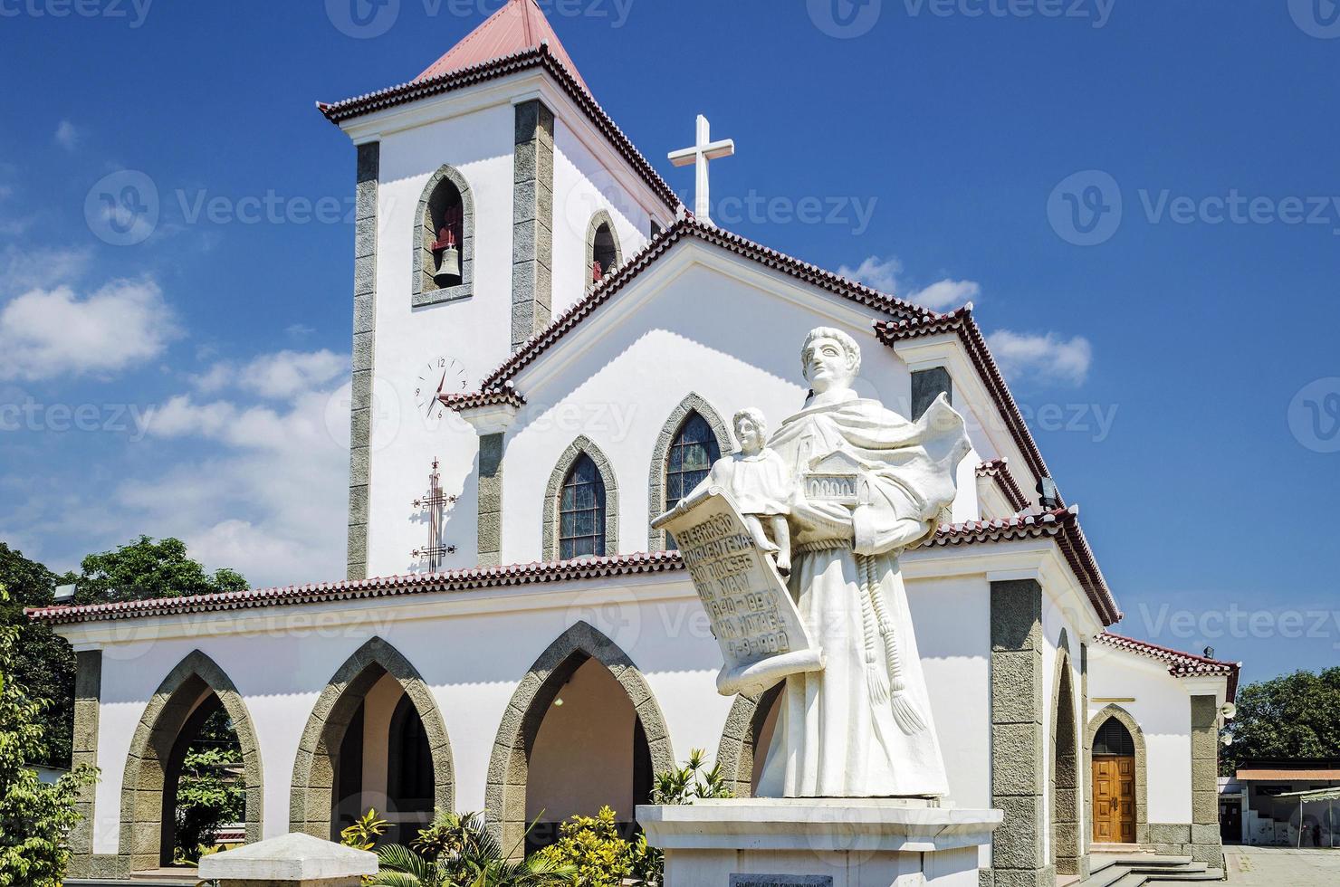 marco da igreja católica portuguesa em dili city central de timor leste foto