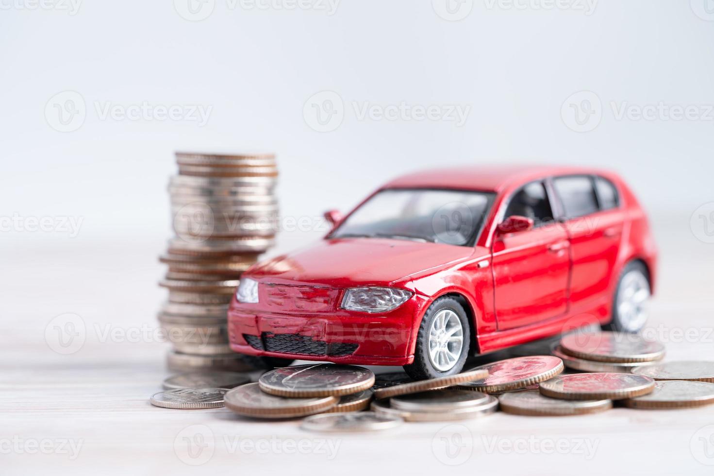 carro em moedas. empréstimo de carro, finanças, economia de dinheiro, seguro, leasing foto