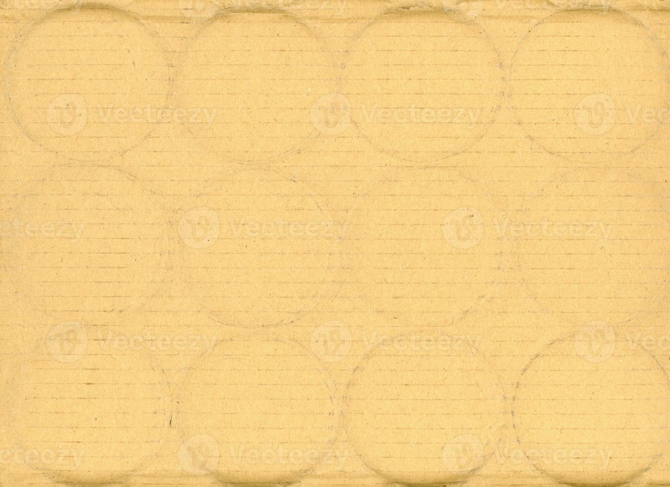 fundo de textura de papelão ondulado com marcas de garrafa foto