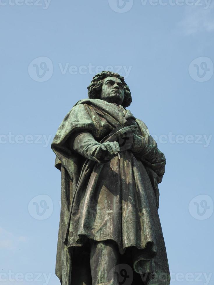 estátua de beethoven em bonn, alemanha foto