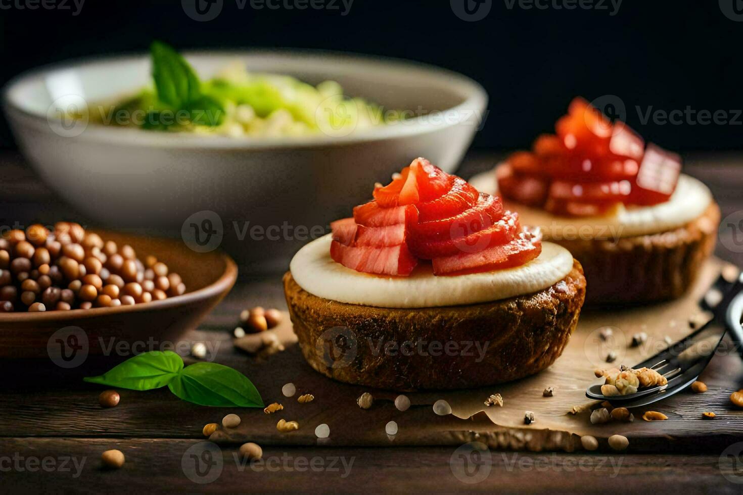 dois bolos de copo com morangos em topo e uma tigela do salada. gerado por IA foto