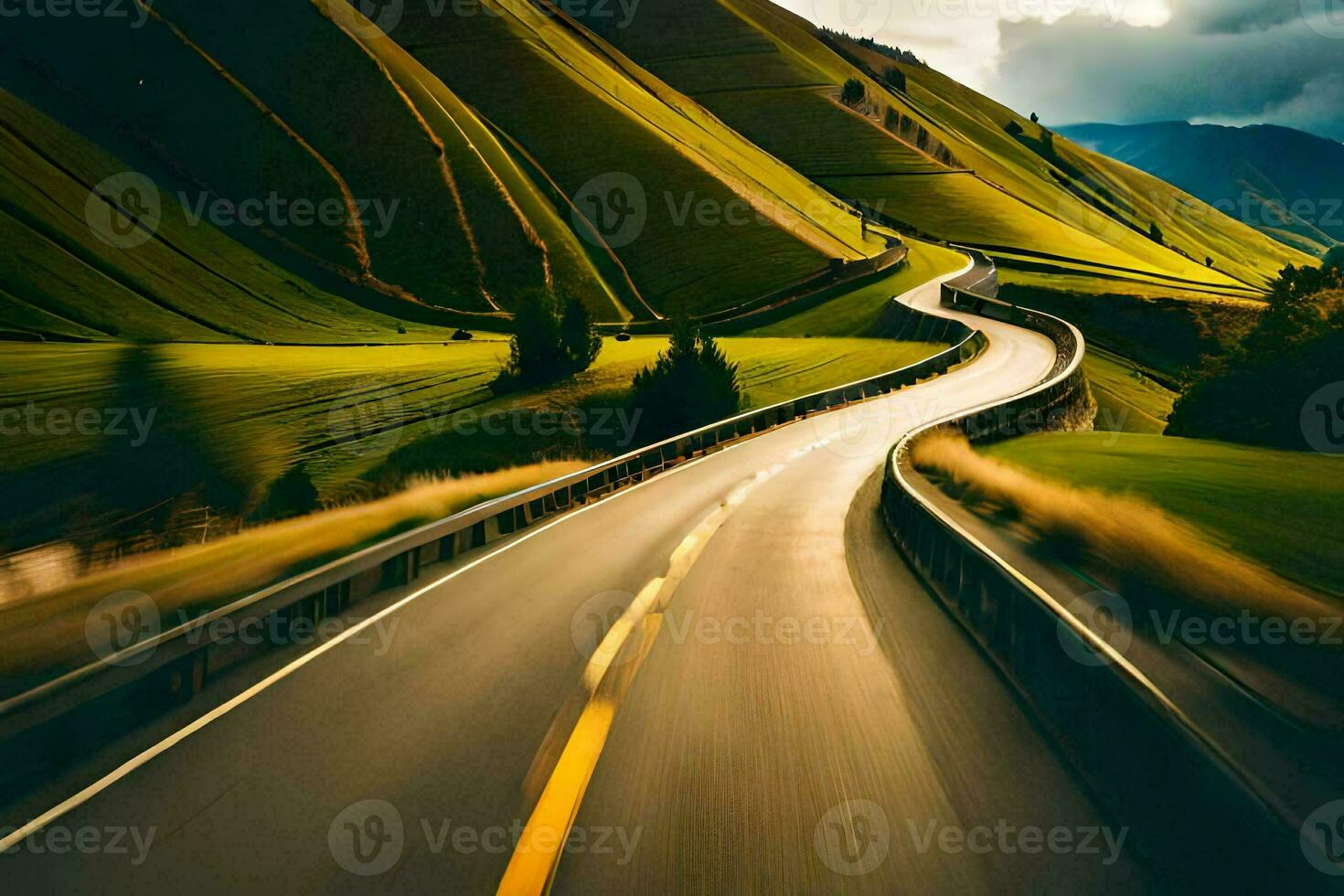 uma longo, enrolamento estrada dentro a montanhas. gerado por IA foto