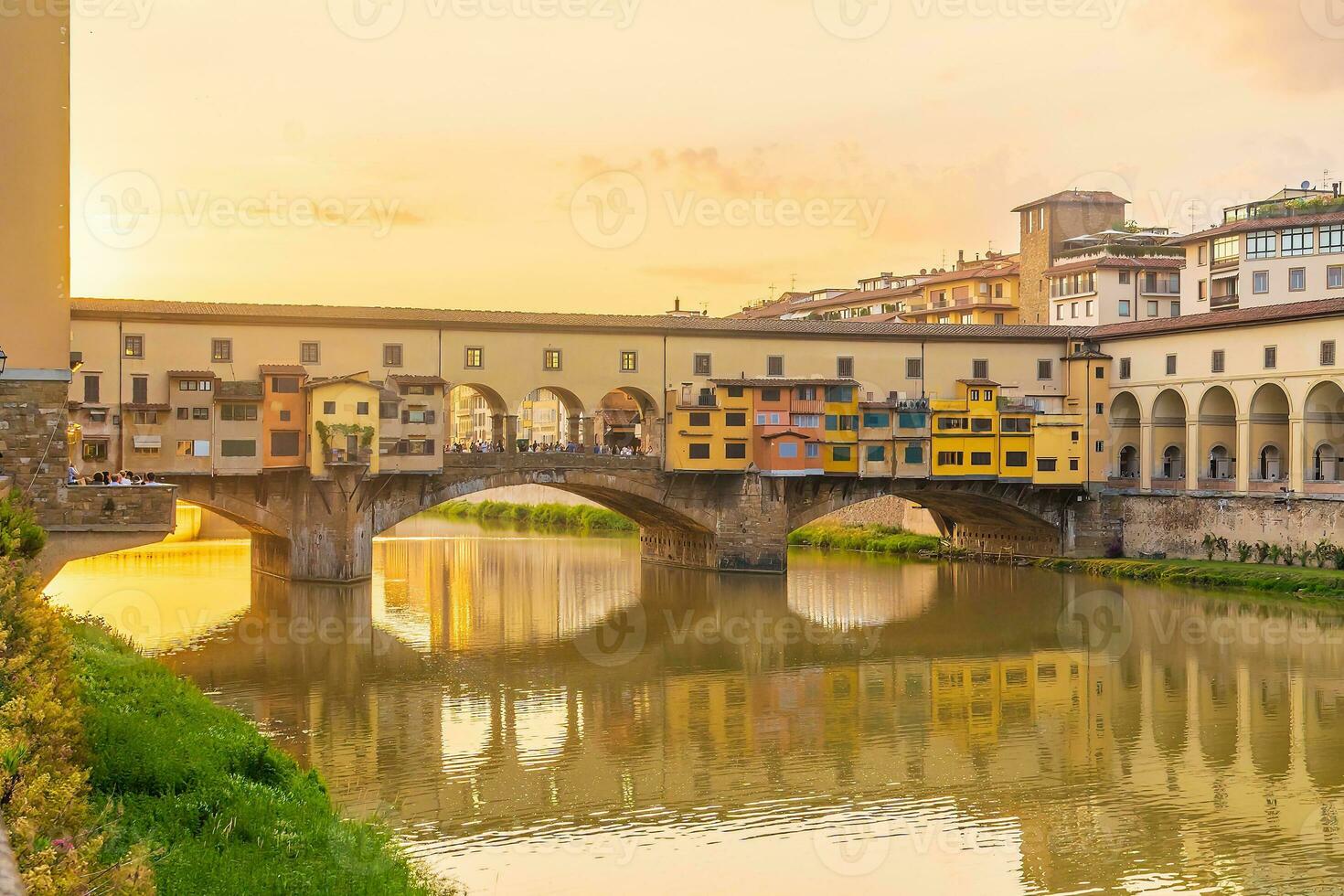 ponte vecchio sobre Arno rio dentro Florença, Itália foto