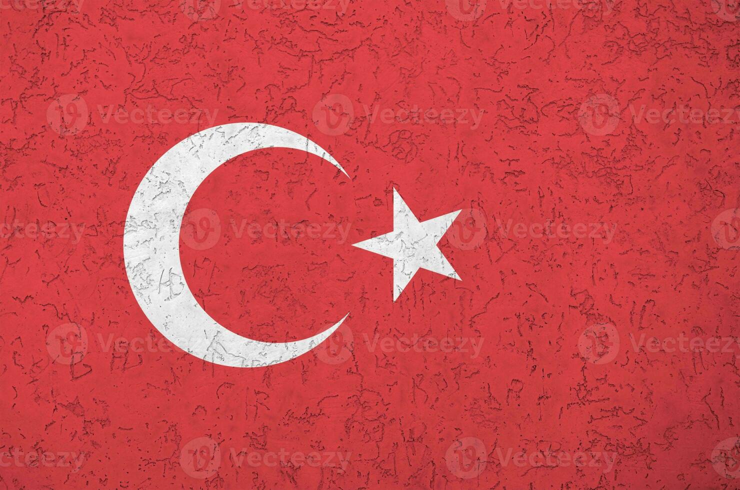 bandeira da turquia retratada em cores de tinta brilhante na parede de reboco em relevo antigo. banner texturizado em fundo áspero foto