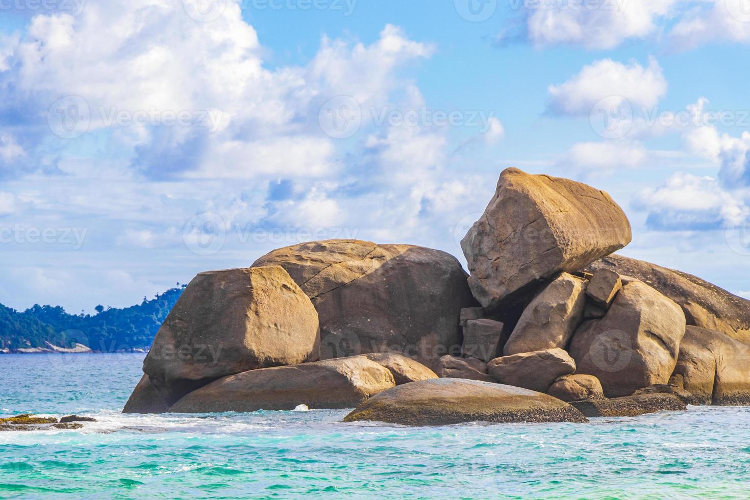 formações rochosas pedregulhos ilha grande santo antonio beach brazil. foto