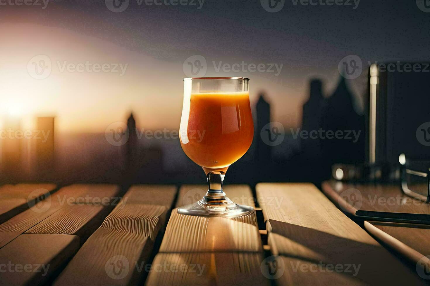 uma vidro do laranja suco em uma mesa dentro frente do uma cidade Horizonte. gerado por IA foto