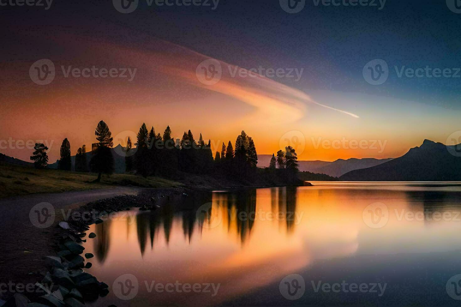 uma lindo pôr do sol sobre uma lago com árvores e montanhas. gerado por IA foto