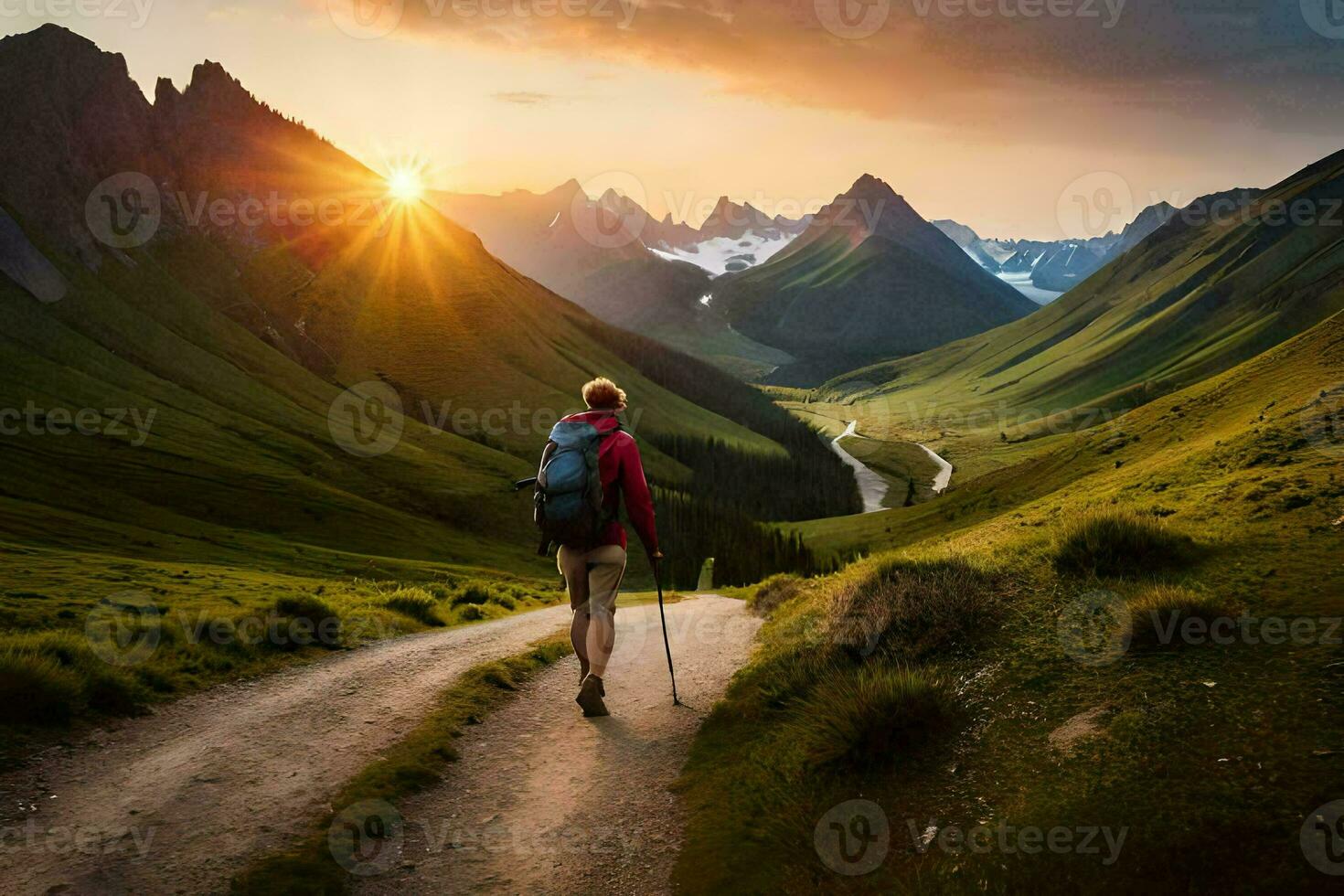 uma homem anda em em uma caminho dentro a montanhas. gerado por IA foto