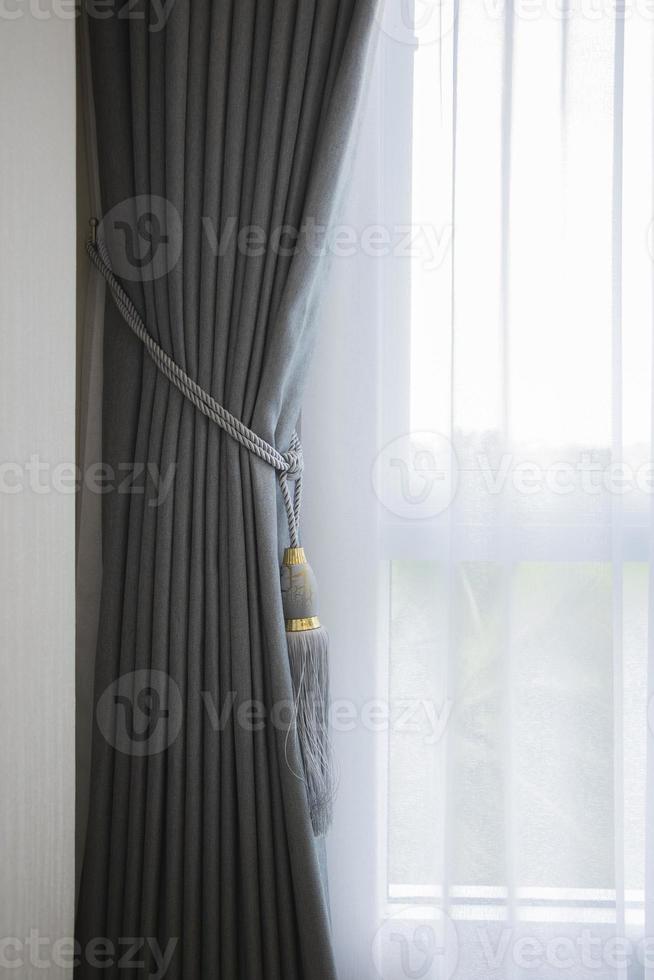 cortina de corda, cortina cinza com cortina de luz branca foto
