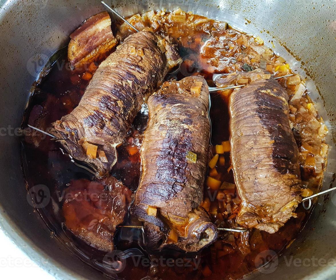 roulade de carne com especiarias foto