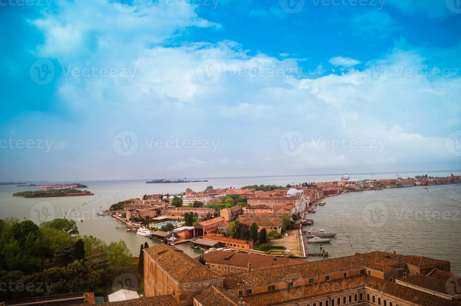 cidade de veneza na lagoa do mar adriático foto