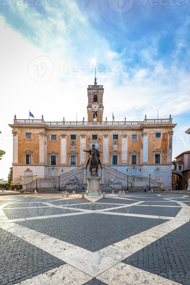 praça do capitólio - piazza del campidoglio - em roma foto