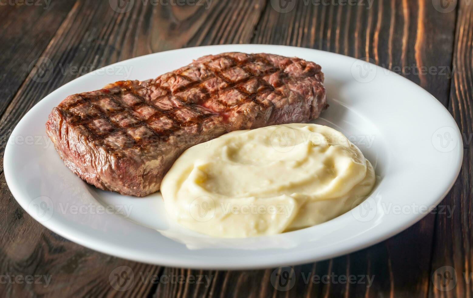 bife de tira com purê de aipo foto